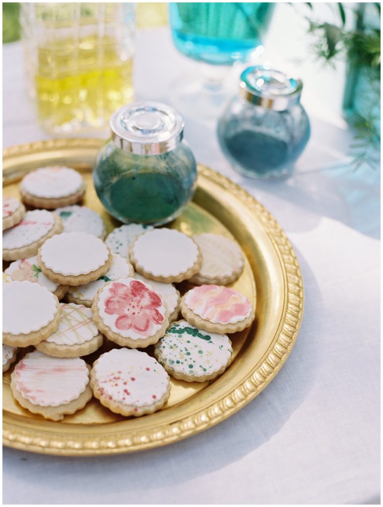 Paint your own cookie station, wedding favor || The Ganeys