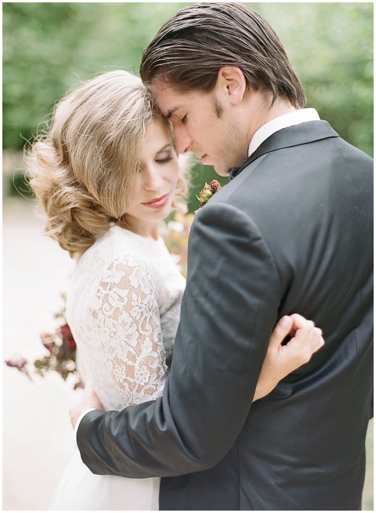 Chateau St. Julien Wedding with lace gown || The Ganeys