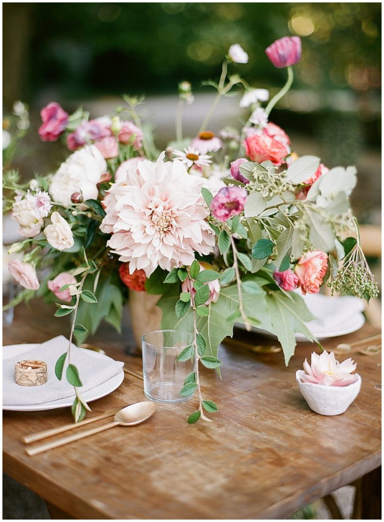 Brunch wedding styled by Stefanie Miles flowers by Bows and Arrows || The Ganeys