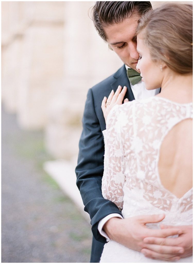 Keyhole wedding dress with lace by Tatyana Merenyuk || The Ganeys