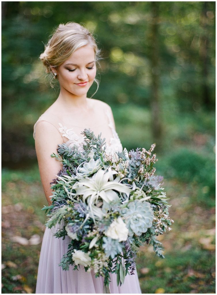 Airplant and succulent wedding bouquet by Elizabeth Earnest Floral Design || The Ganeys