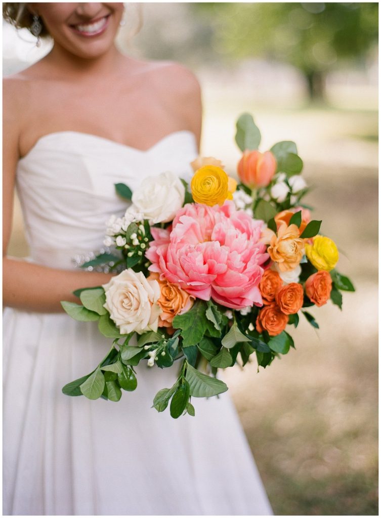Pink and orange bouquet by Braun's Fine Flowers || The Ganeys