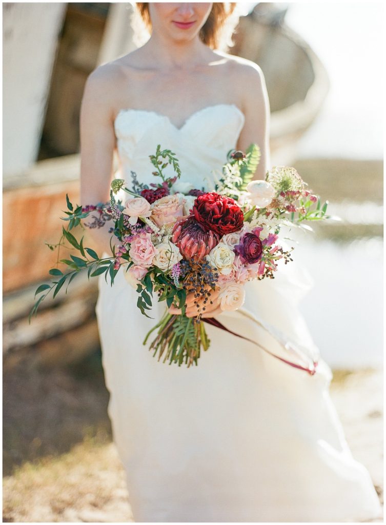Maroon and blush bouquet by Sarah's Garden || The Ganeys