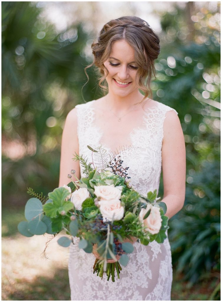 Greenery and white bouquet || The Ganeys