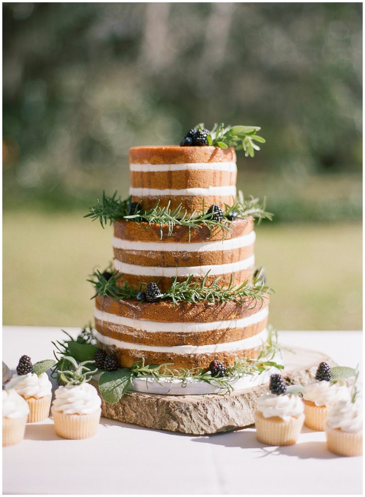Naked cake by Hands on Sweets || The Ganeys
