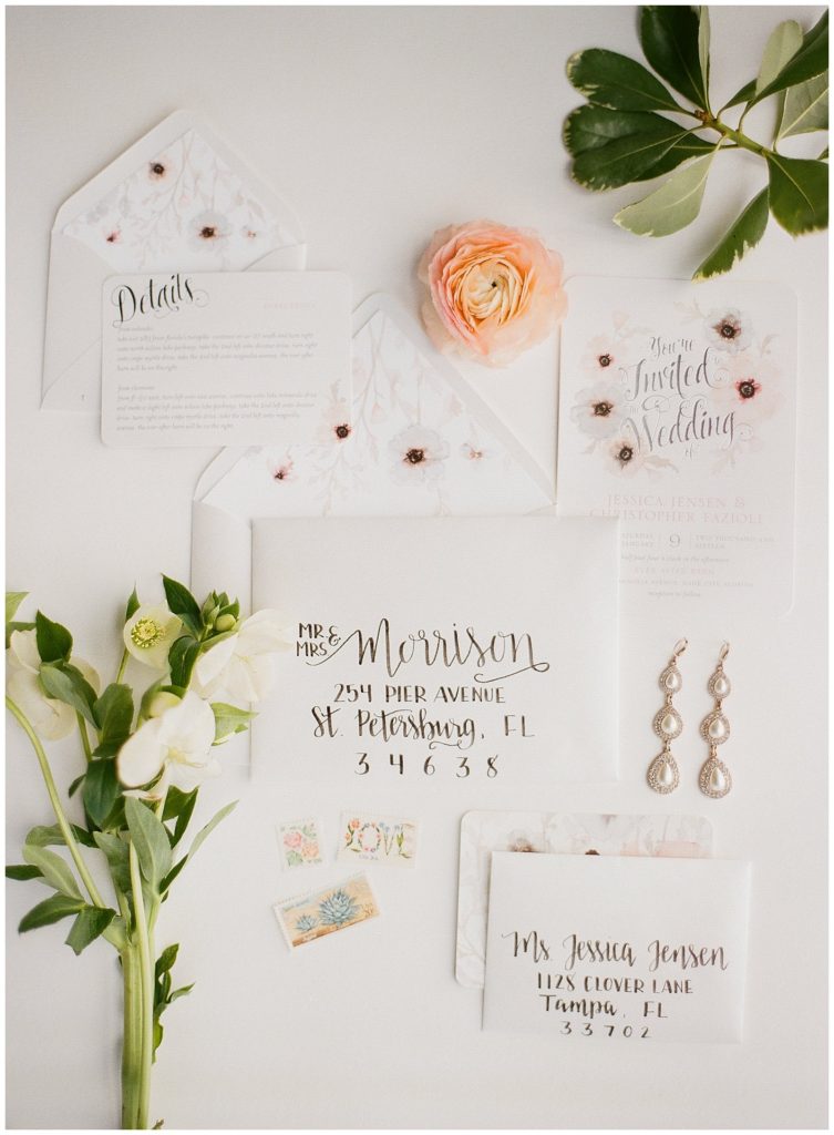 Hand lettering wedding invites from Wedding Paper Divas || The Ganeys