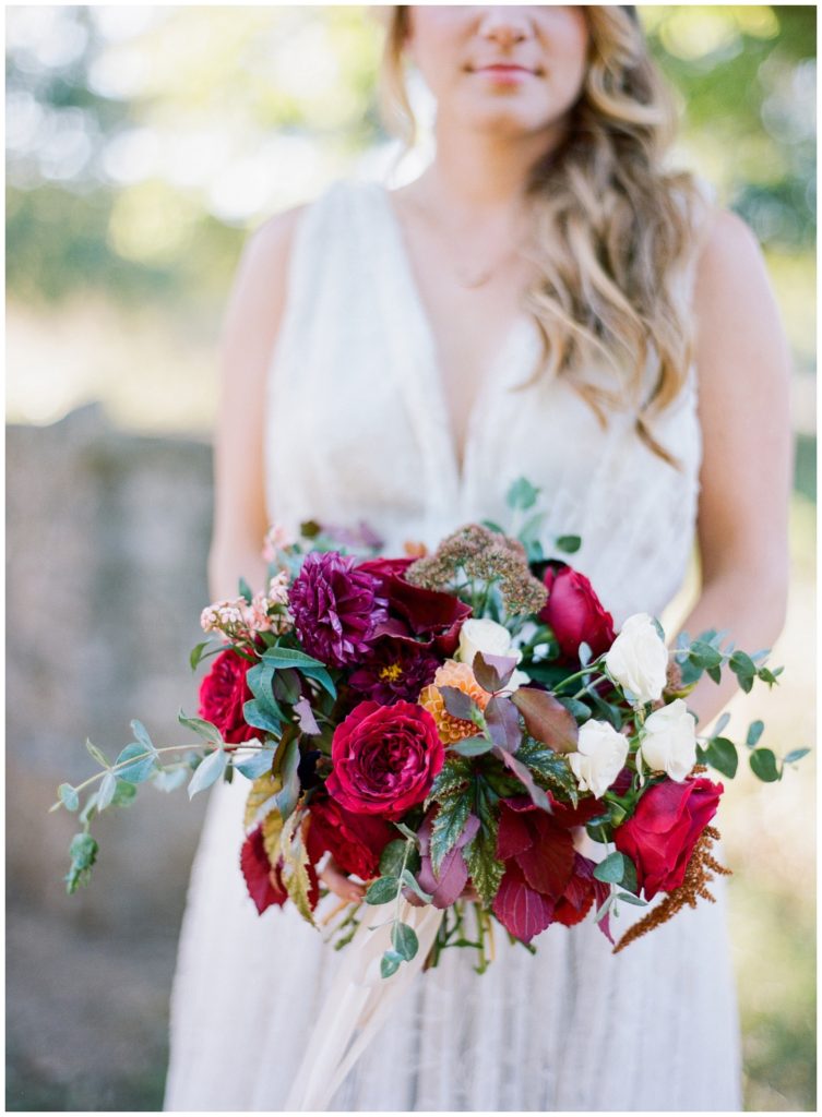 Maroon and burgundy bouquet || The Ganeys