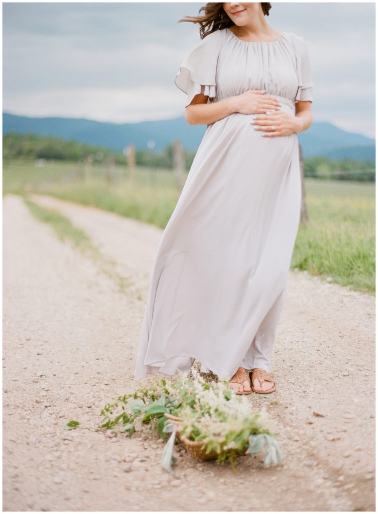 Elegant maternity photos || The Ganeys