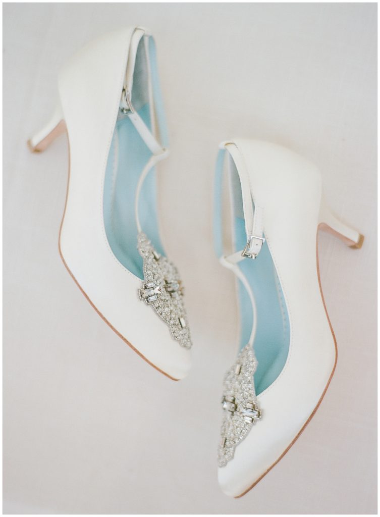 Bridal shoes from Bella Belle || The Ganeys