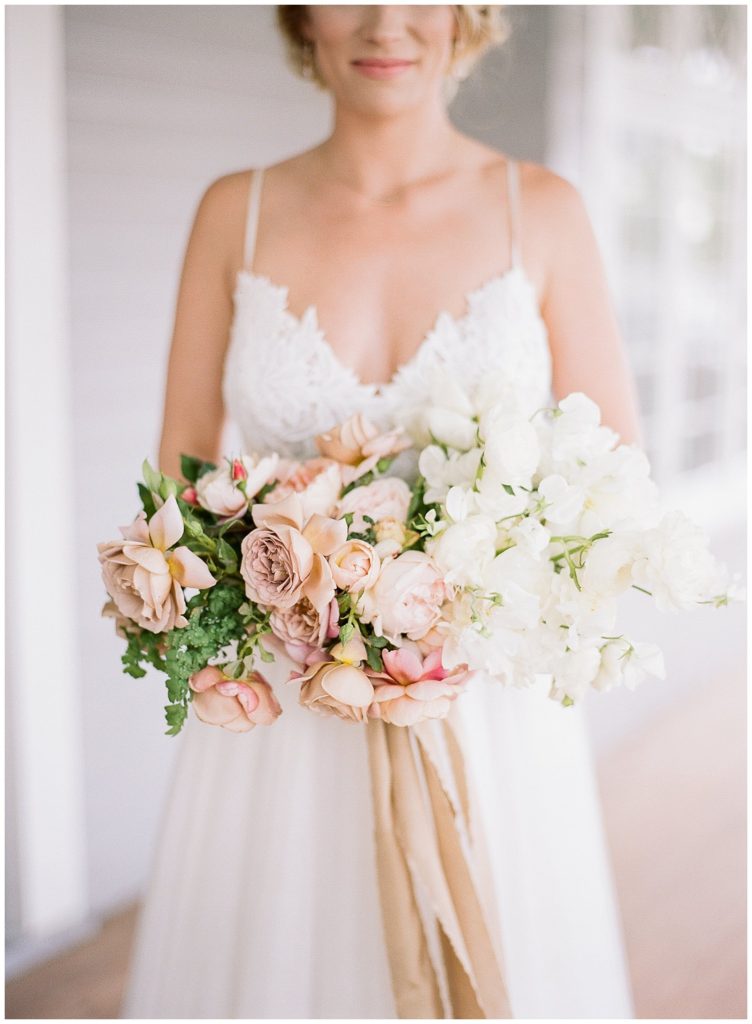 Blush and white bouquet by Still Floral at The Orlo || The Ganeys
