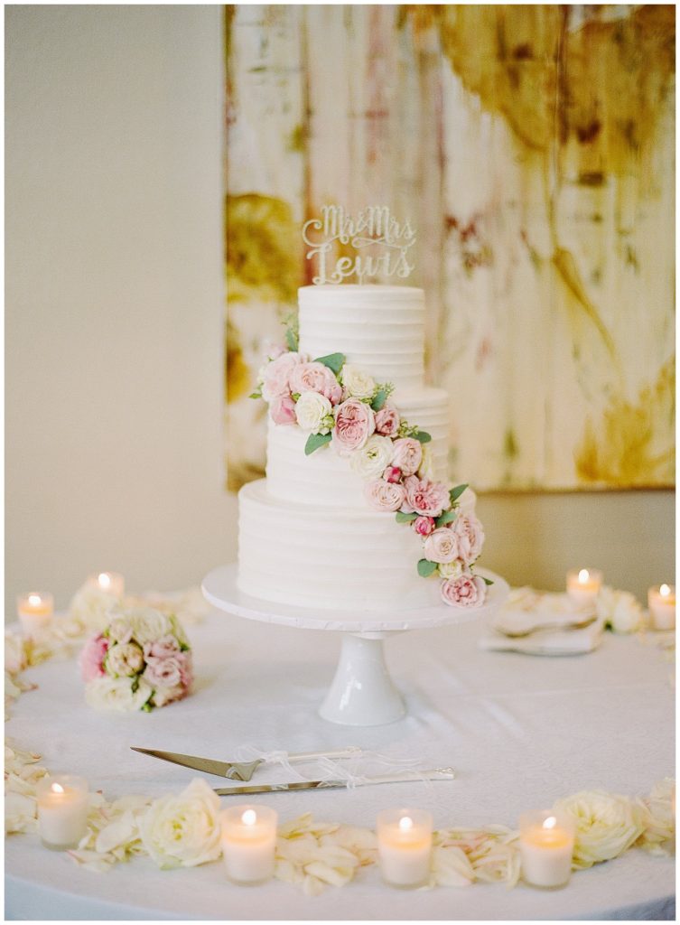 Simple white wedding cake || The Ganeys