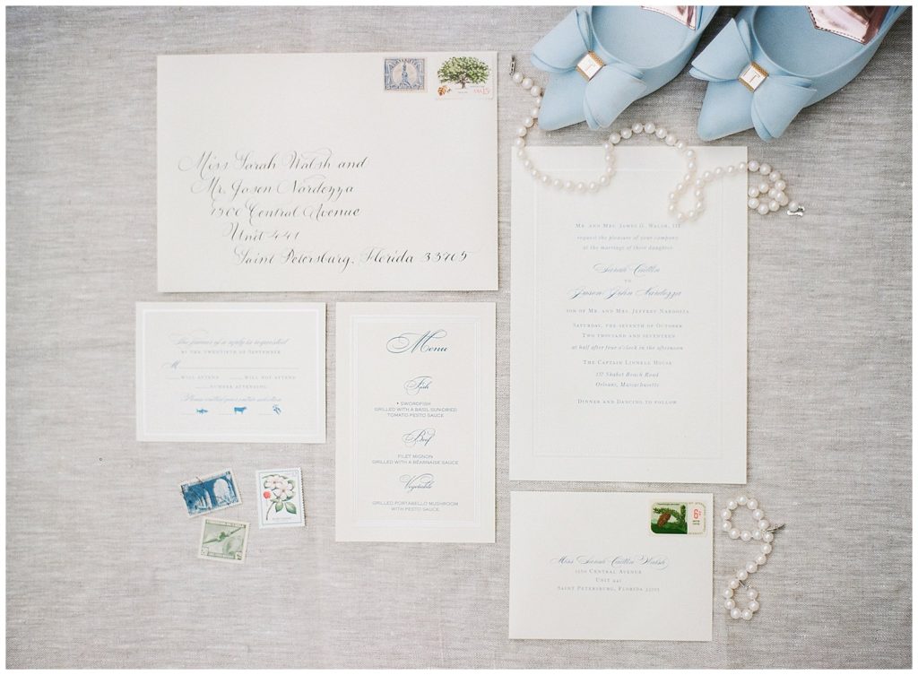 Elegant white wedding invitation || The Ganeys