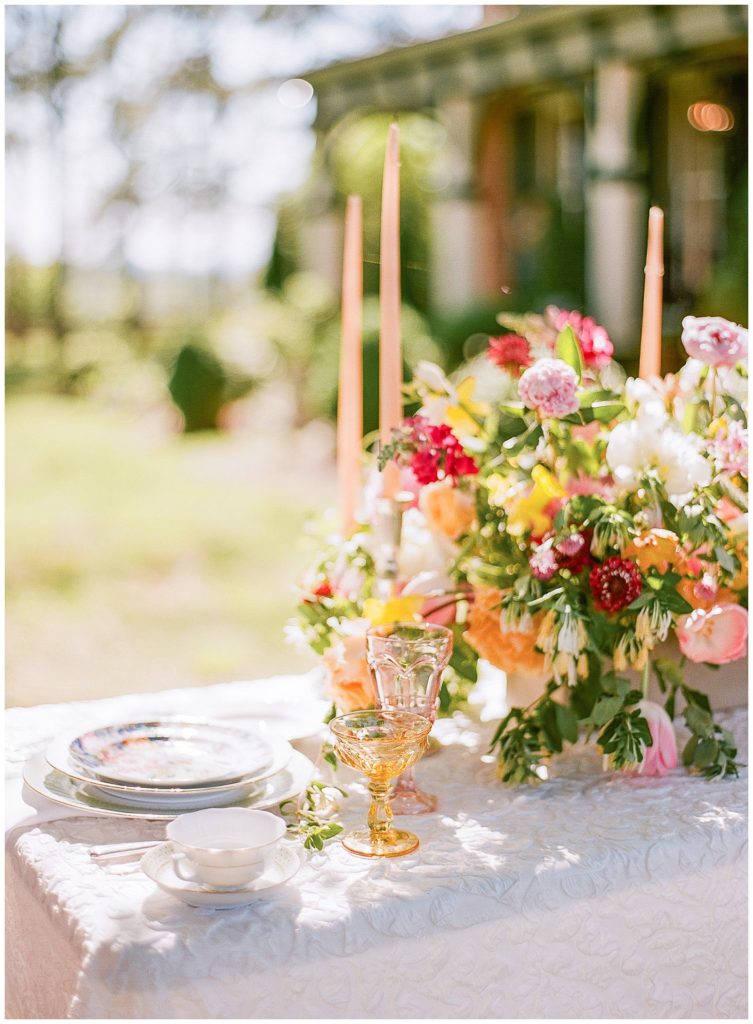Colorful Spring wedding inspiration || The Ganeys