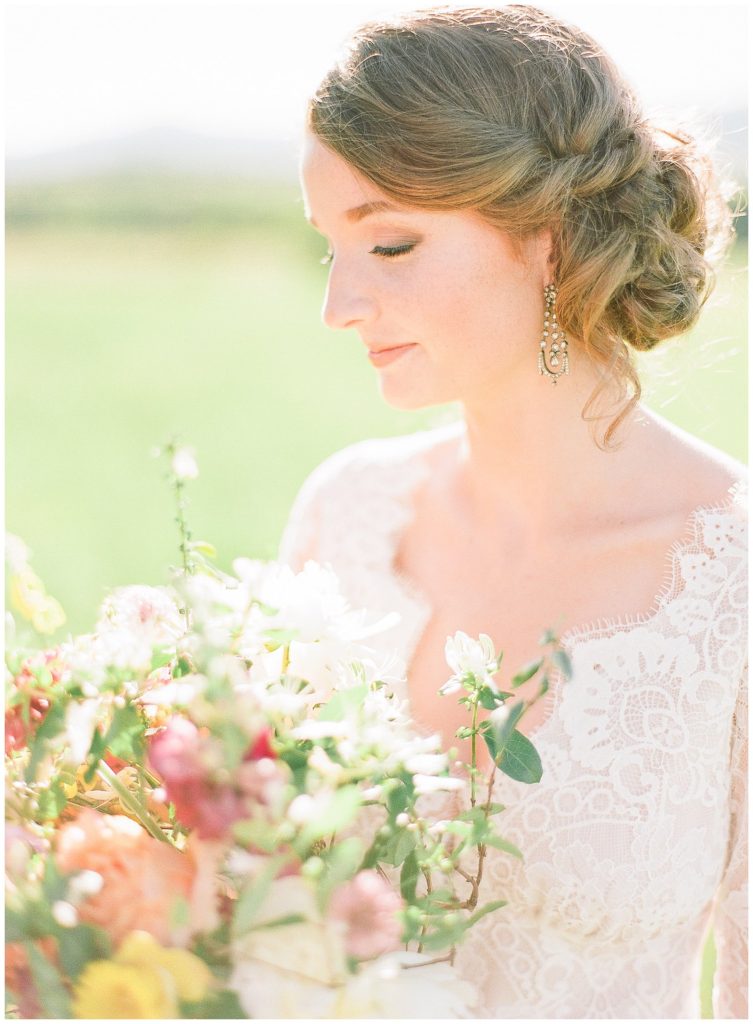 Low bun for bride with curly hair || The Ganeys