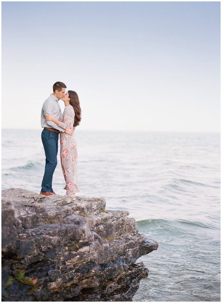 Cave Point engagement photos || The Ganeys
