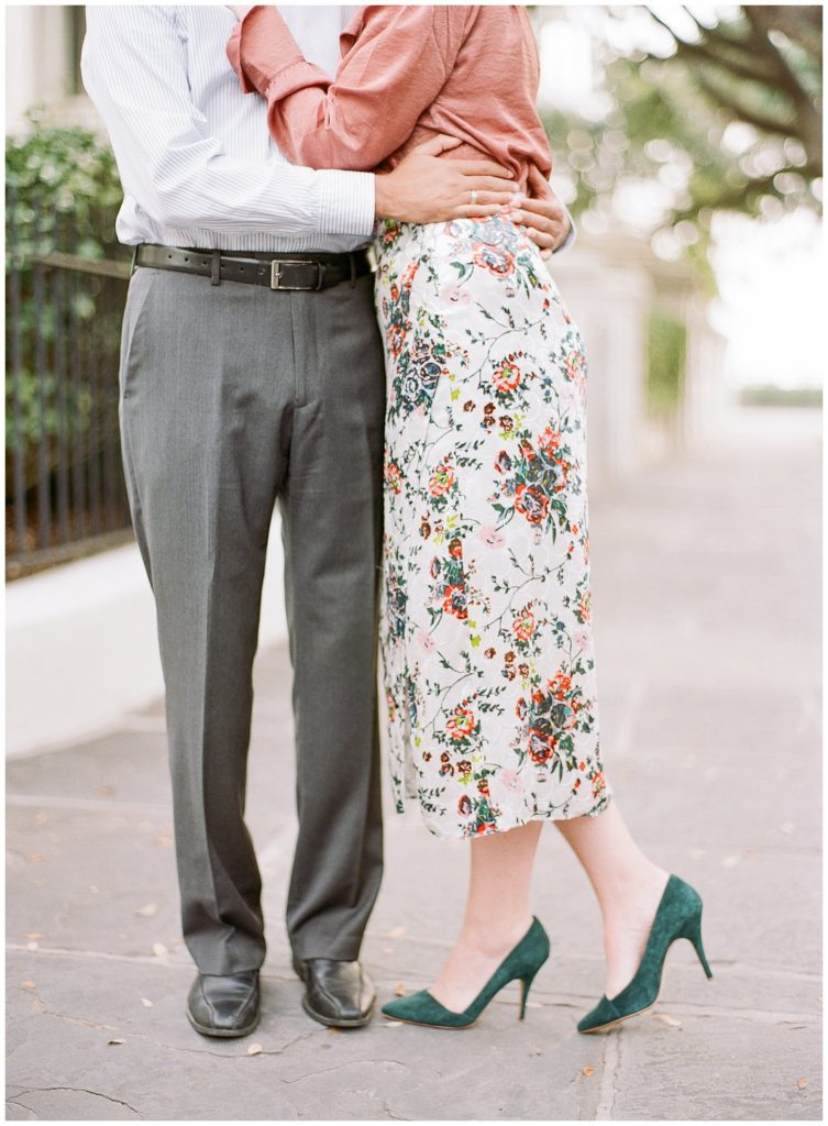 Emerald pumps engagement session in The Battery Charleston || The Ganeys