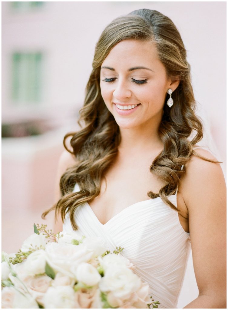 Natural bridal hair and makeup by SMP Makeup Artistry #floridawedding #fineartwedding || The Ganeys