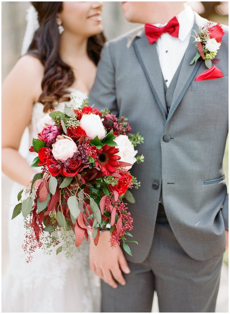 Red and pink wedding bouquet || The Ganeys