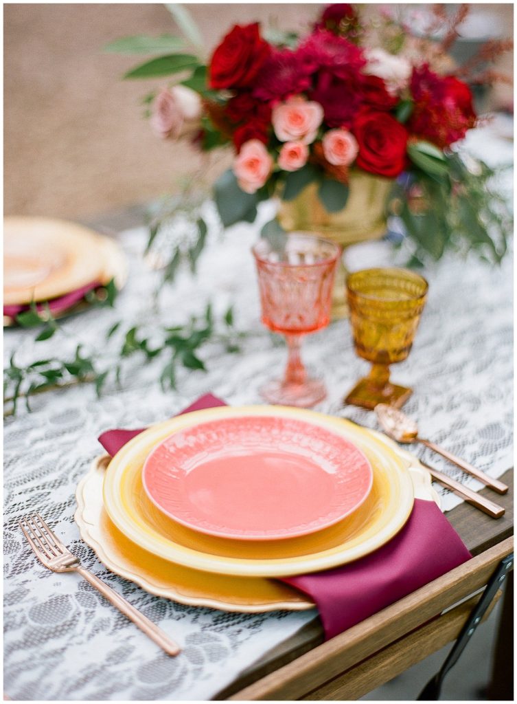 Mismatched plates for wedding reception || The Ganeys