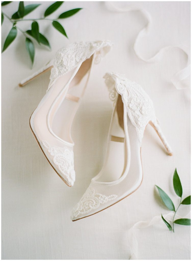 Vince Camuto Lace heels from BHLDN || The Ganeys