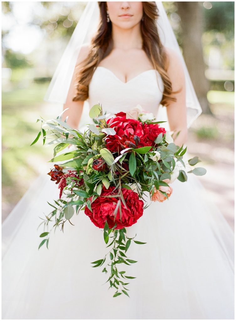 Red, white and greenery for Winter wedding at Tampa Museum of Art planned by Bourbon and Blush Events || The Ganeys