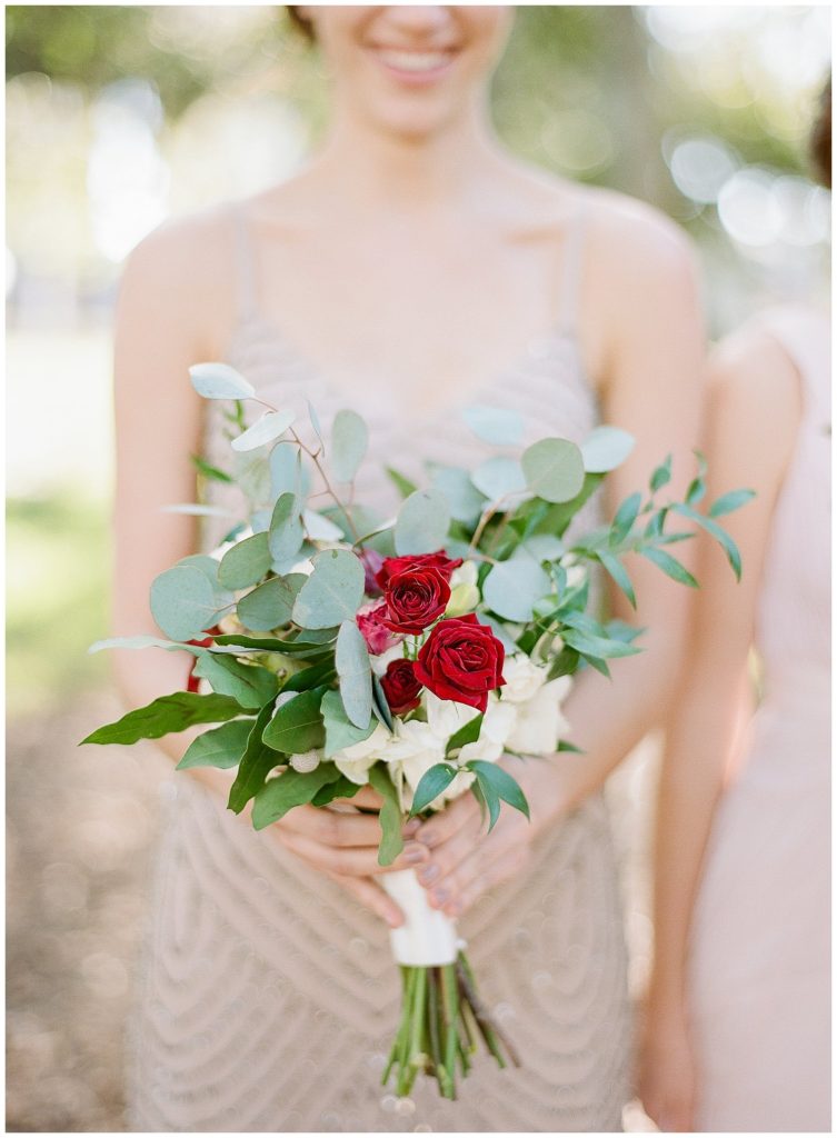Red and white bridesmaids bouquet by FH Weddings || The Ganeys