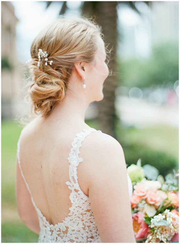 Loose bridal bun with curls || The Ganeys