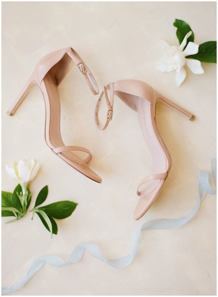 Blush bridal shoes || The Ganeys