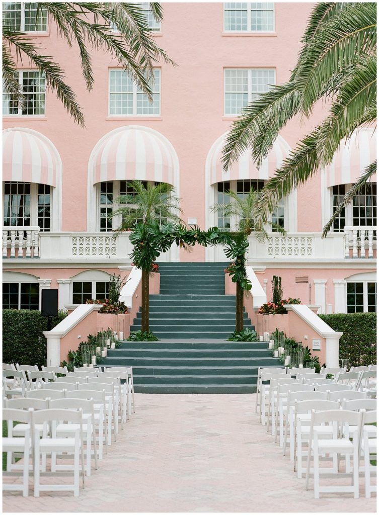Tropical wedding ceremony at the Don CeSar by FH Events and Tres Chic Southern Weddings || The Ganeys