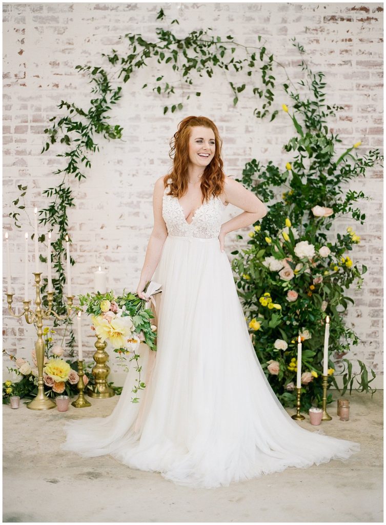 Spring wedding inspiration in a warehouse || The Ganeys