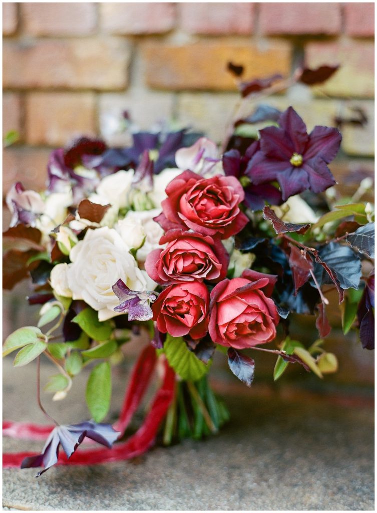 Thatch Floral Fine art wedding bouquet for winter wedding || The Ganeys