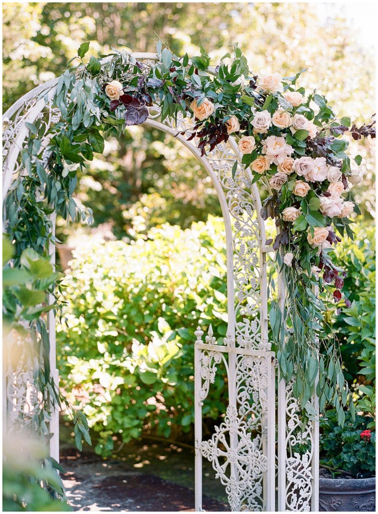 Wedding ceremony floral arch by Thatch Floral || The Ganeys
