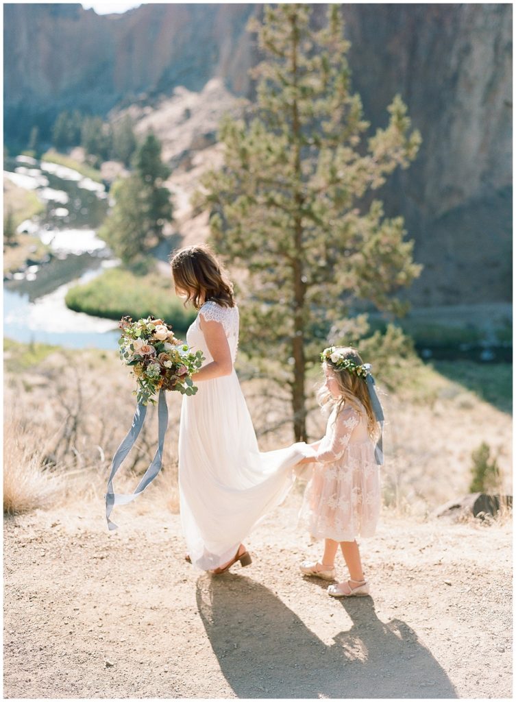 Elopement at Smith Rock State Park with flower girl || The Ganeys