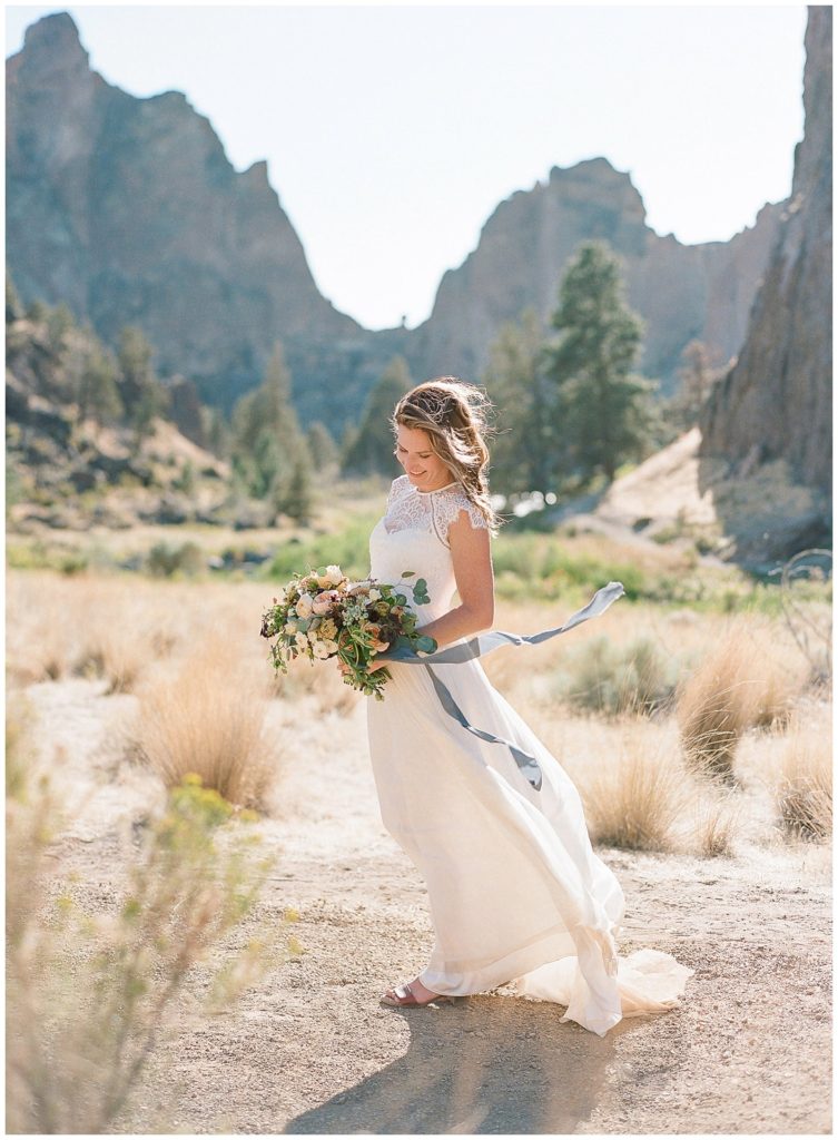 BHLDN wedding dress for Smith Rock State Park with Lindsay Helzer bouquet || The Ganeys