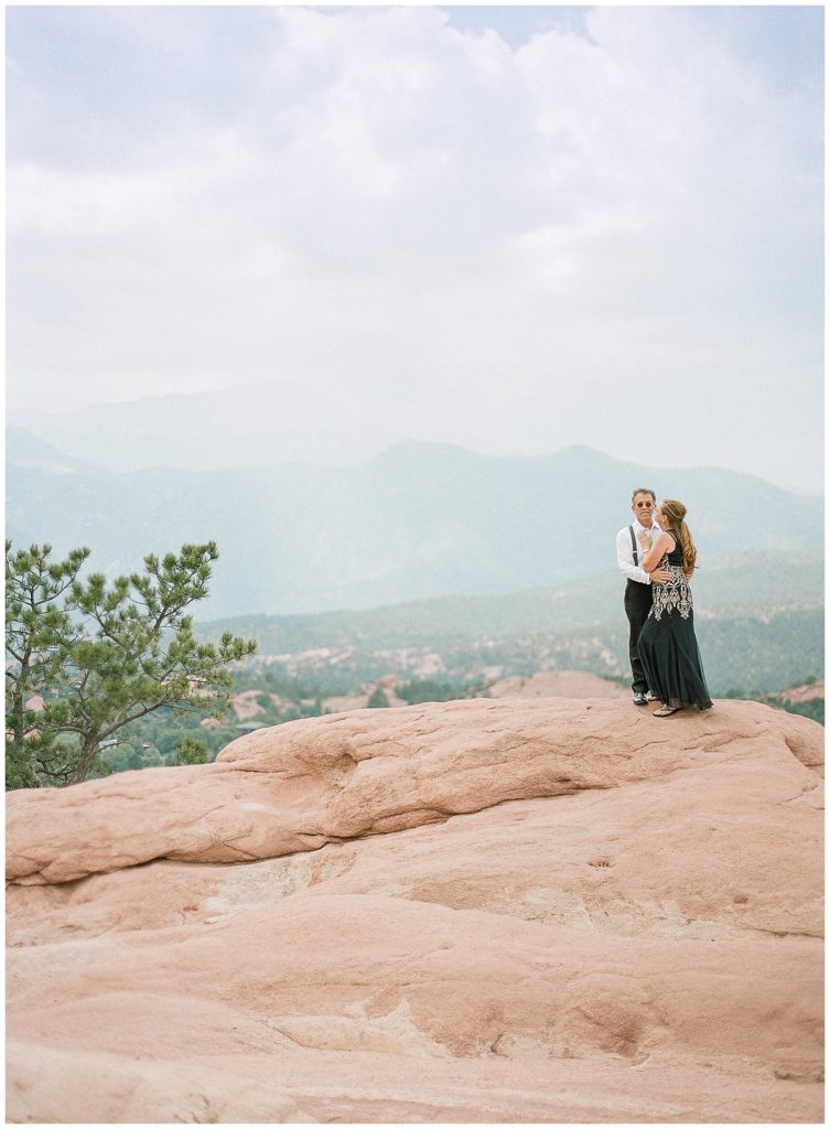 Garden of the Gods Engagement Photos || The Ganeys