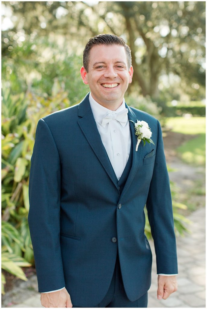 Groomsmen in navy suits from Men's Warehouse at Lake Nona Country Club || The Ganeys