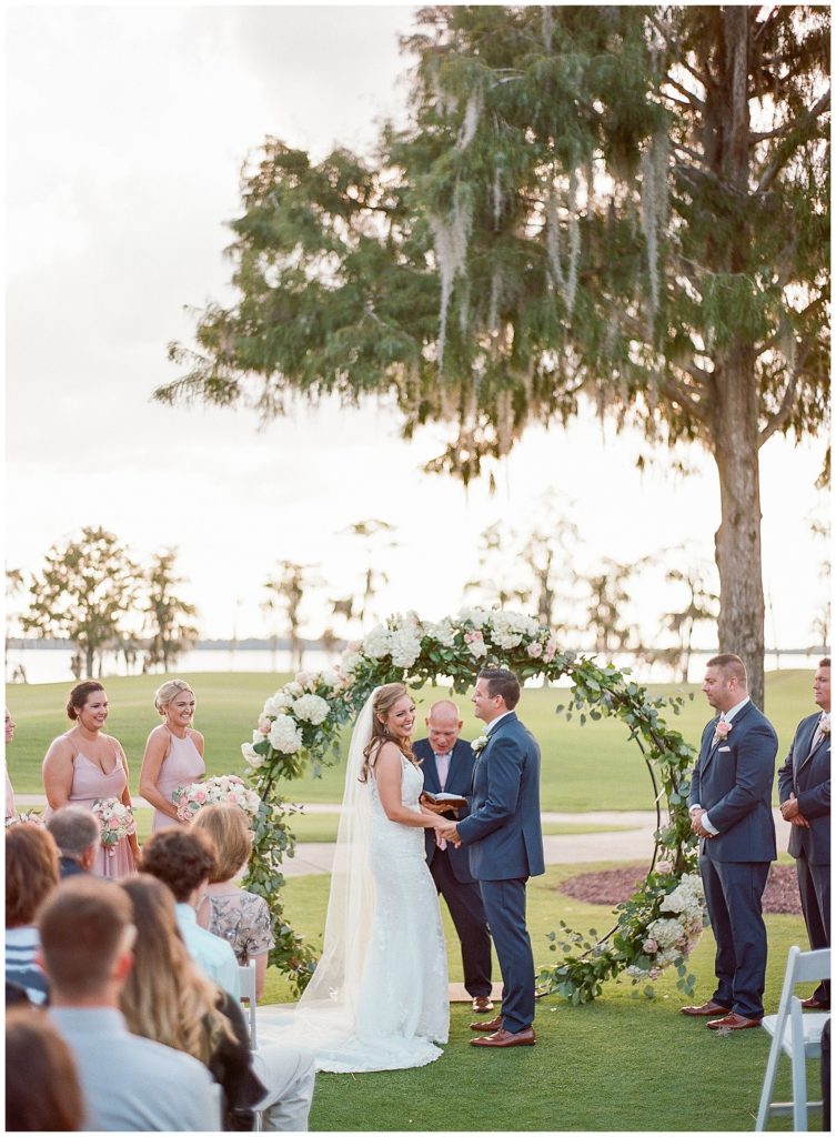 Wedding ceremony at Lake Nona Country Club || The Ganeys