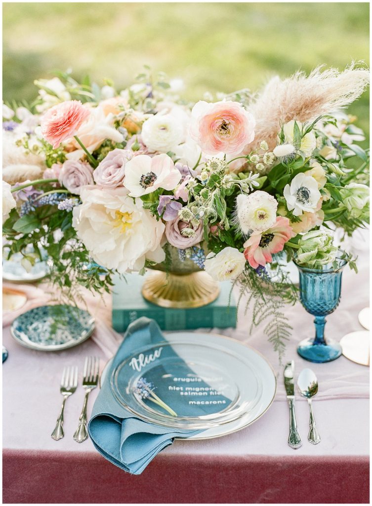 Blue and pink wedding table designed by Mariee Weddings with Sarah's Garden Design for Livermore Wedding || The Ganeys