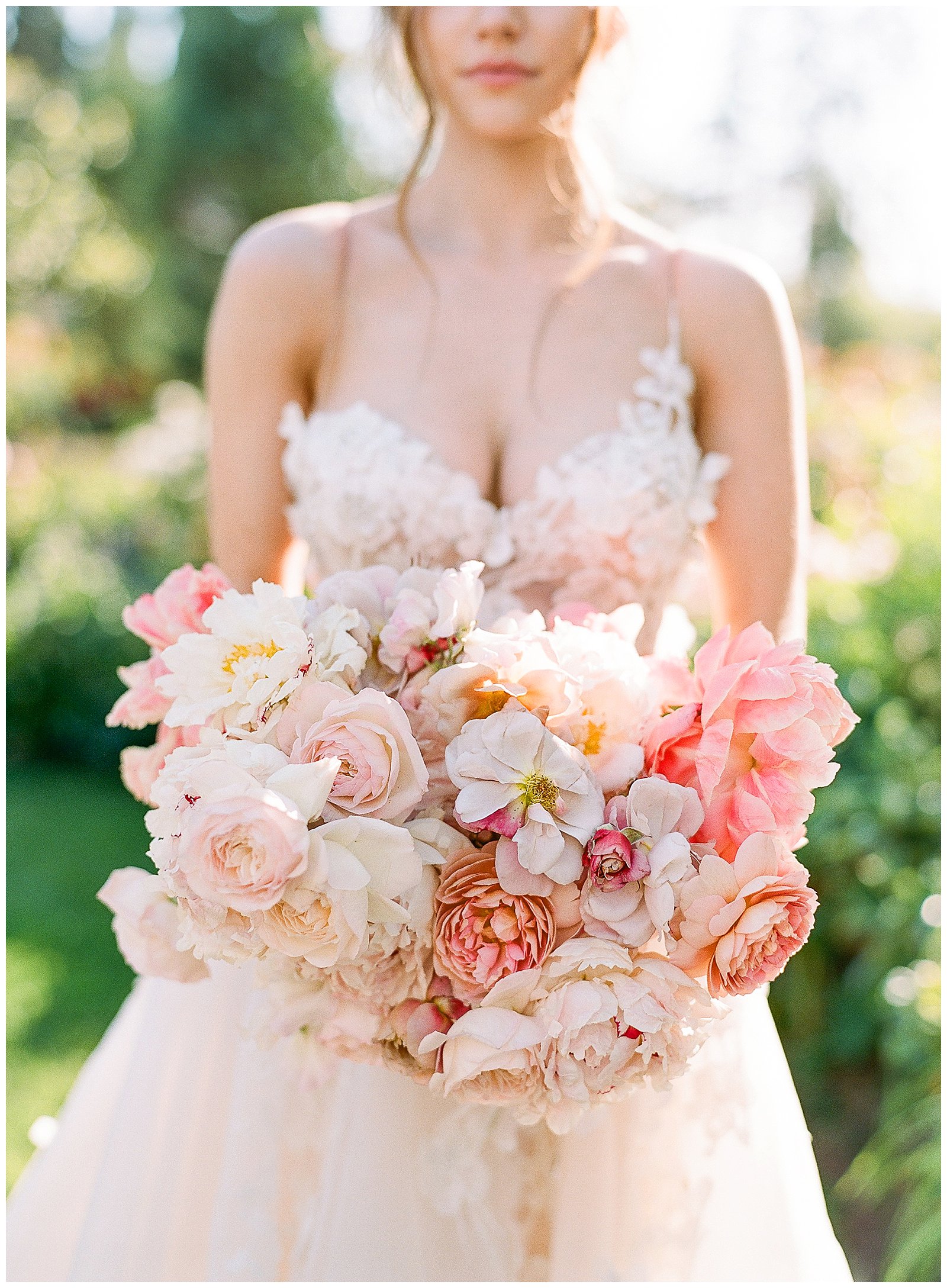 Pink lush bouquet by Gather Design Company || The Ganeys