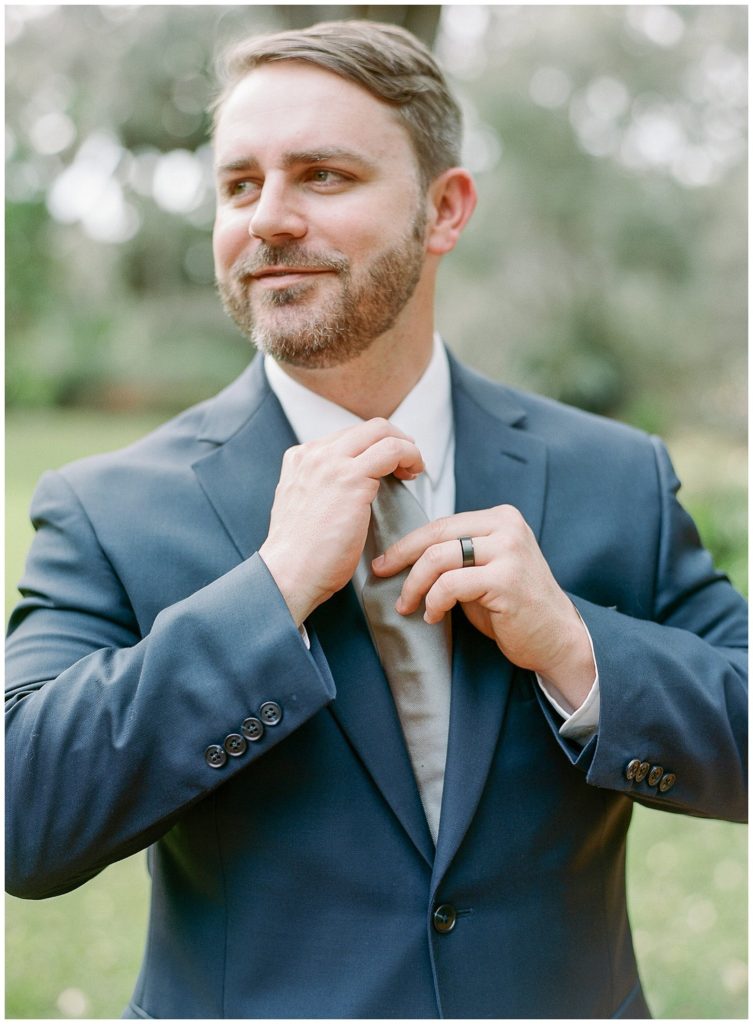 groom in navy suit for wedding at Bok Tower || The Ganeys