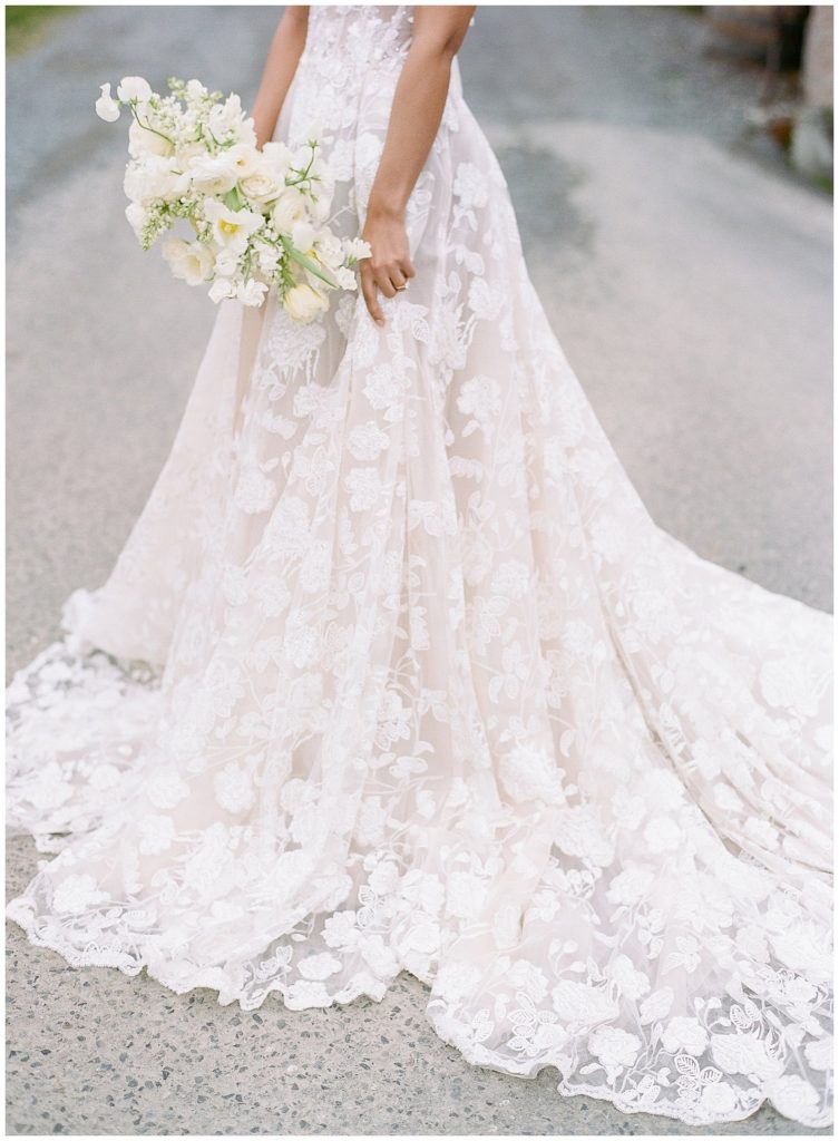 Galia Lahav gown with white organic wedding bouquet for the fine art bride with Callista & Co, Gather Design Company for Chateau Lill wedding || The Ganeys