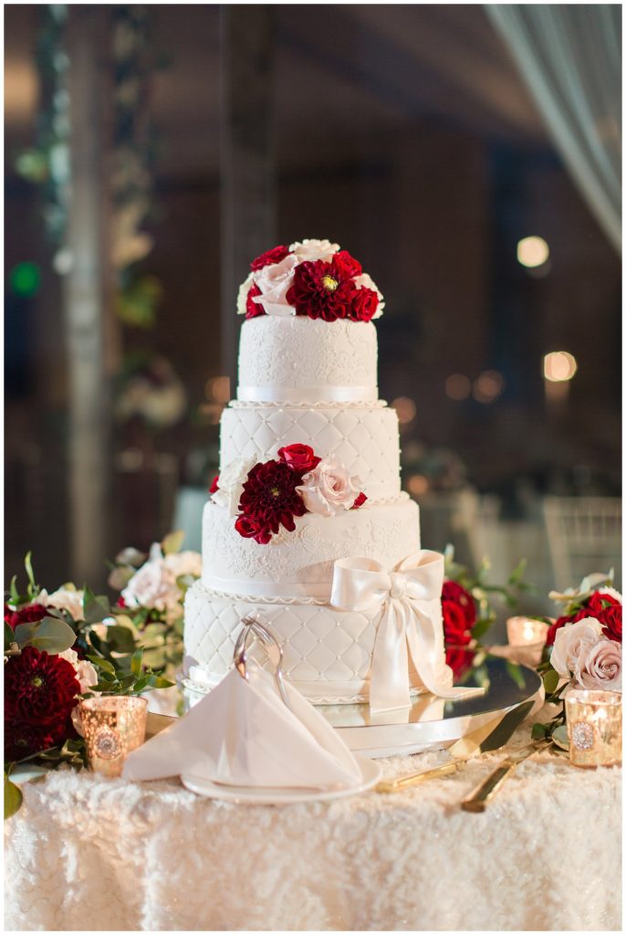 Wedding cake from Bake Me a Cake Orlando || The Ganeys