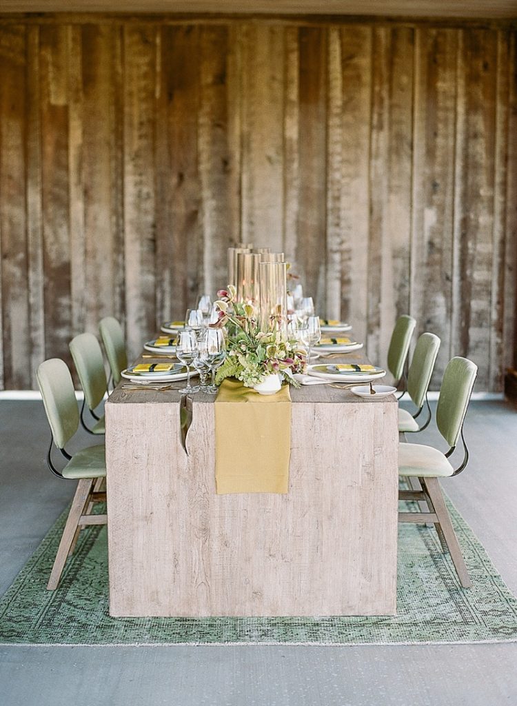 Neutral toned wedding inspiration in Napa with sage and mustard || The Ganeys