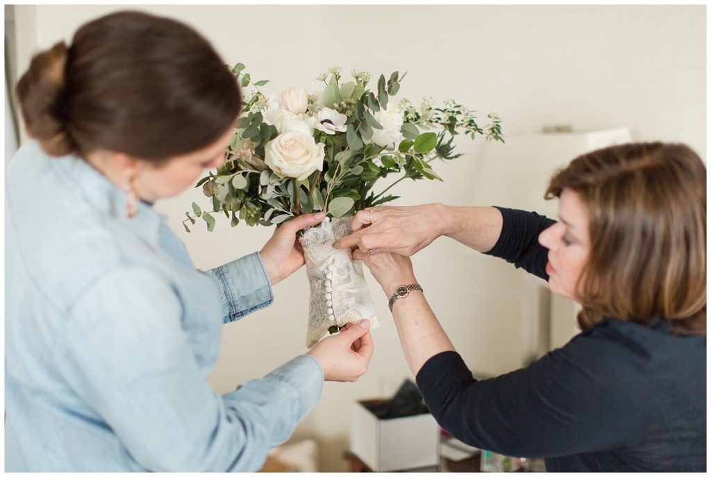 incorporating your mom into your wedding day
