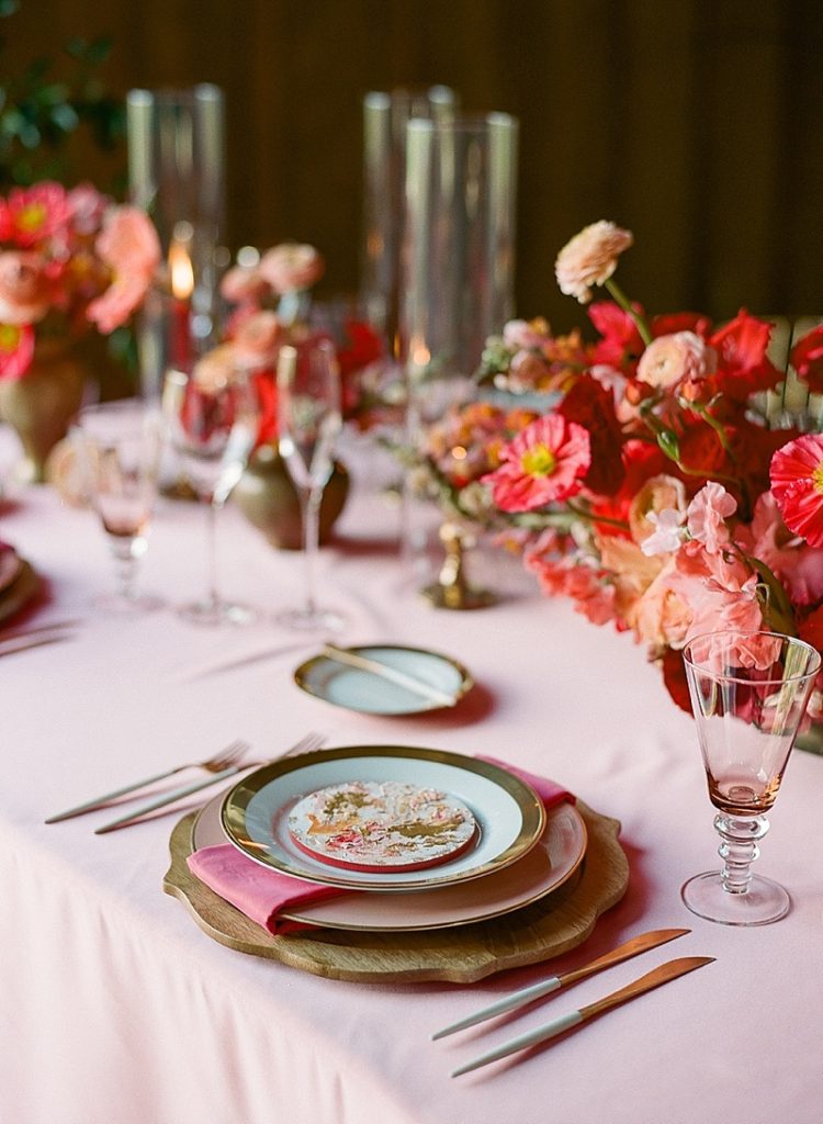 Pink and Red wedding inspiration by Kate Siegel Events || The Ganeys