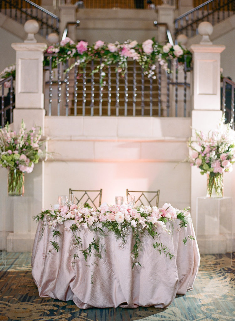 Sweetheart table at The Club at Ruby Hill || The Ganeys