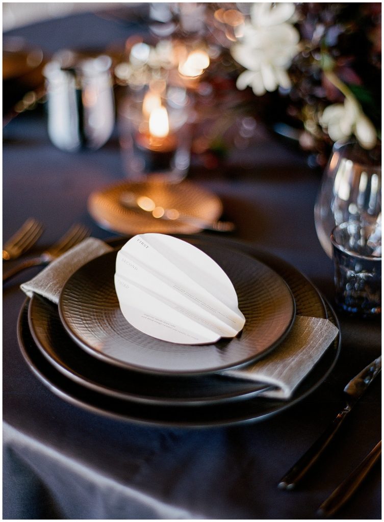 Folded white menu for modern wedding in Napa || The Ganeys
