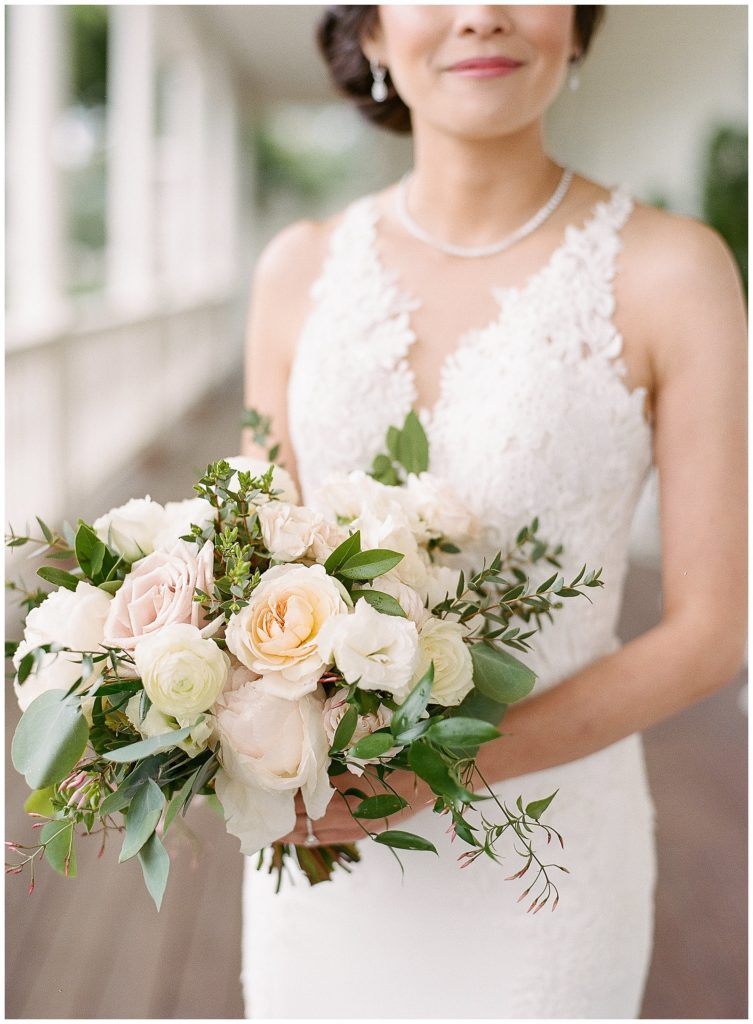 White and greenery bouquet with a hint of blush by Lily & Mint for Silverado Wedding || The Ganeys