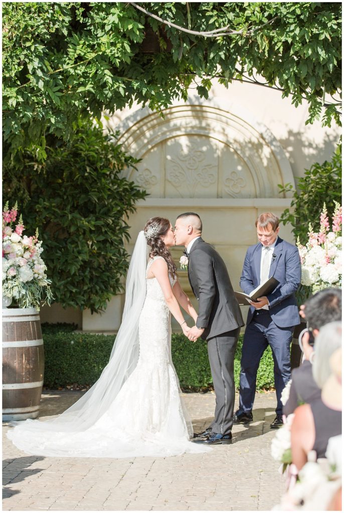 outdoor ceremony at Casa Real || The Ganeys