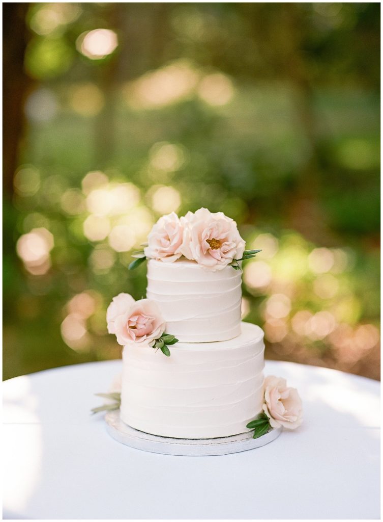 Simple wedding cake with florals